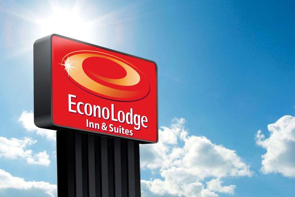 Econo Lodge Inn & Suites Greenbrier Екстериор снимка