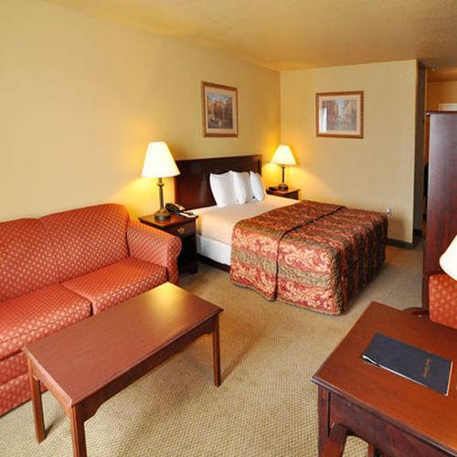 Econo Lodge Inn & Suites Greenbrier Стая снимка