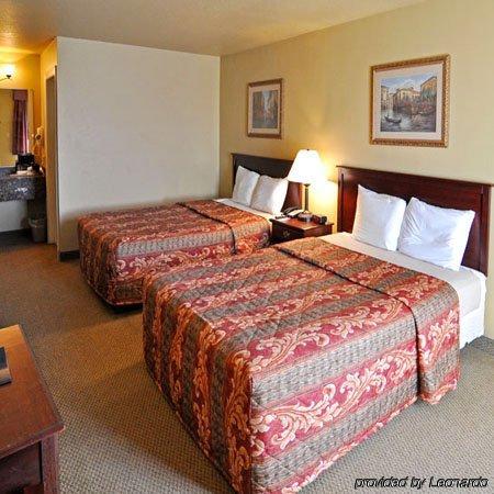 Econo Lodge Inn & Suites Greenbrier Стая снимка