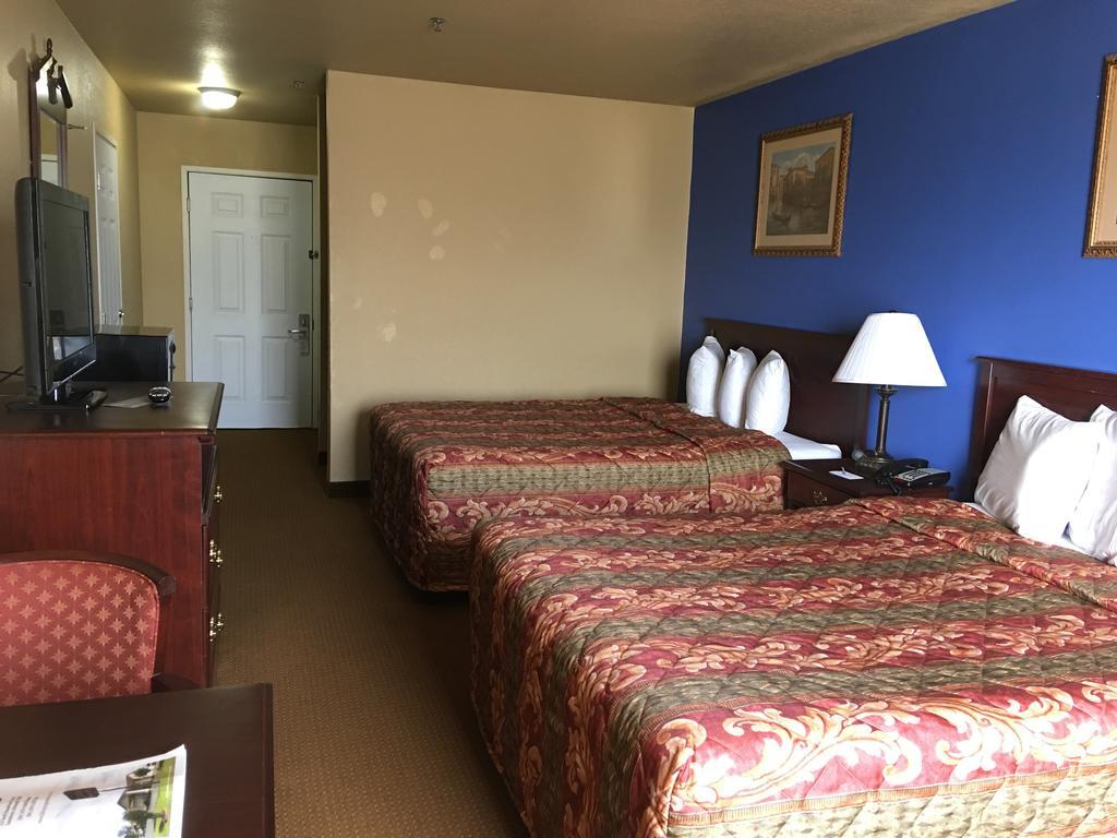 Econo Lodge Inn & Suites Greenbrier Екстериор снимка