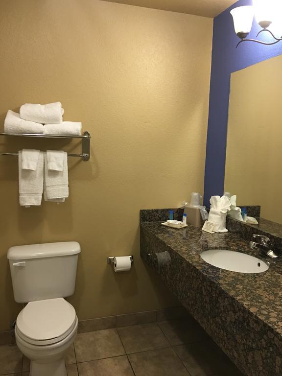 Econo Lodge Inn & Suites Greenbrier Екстериор снимка
