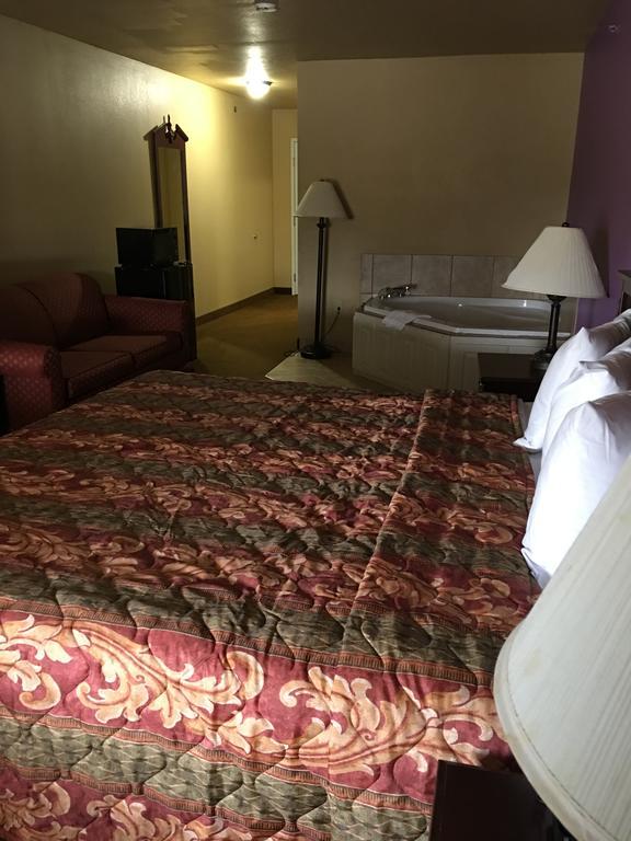 Econo Lodge Inn & Suites Greenbrier Екстериор снимка