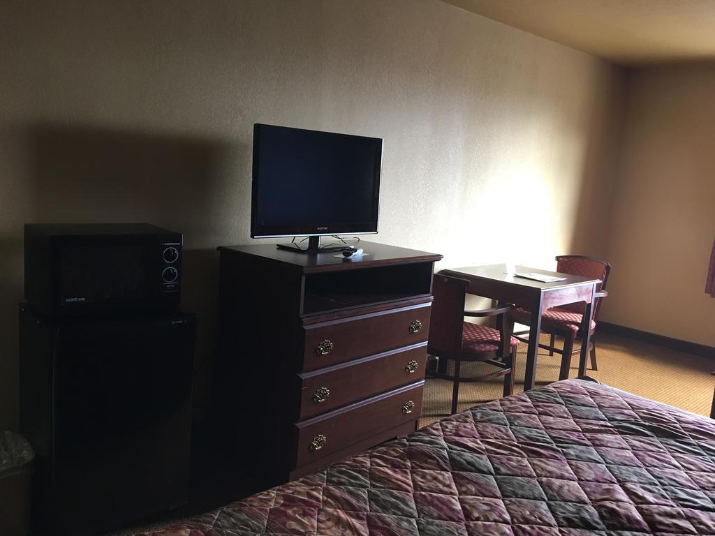 Econo Lodge Inn & Suites Greenbrier Екстериор снимка