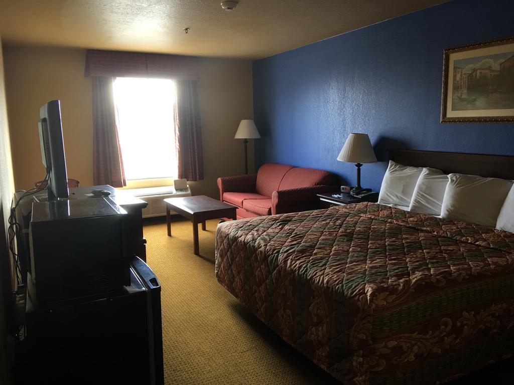 Econo Lodge Inn & Suites Greenbrier Екстериор снимка