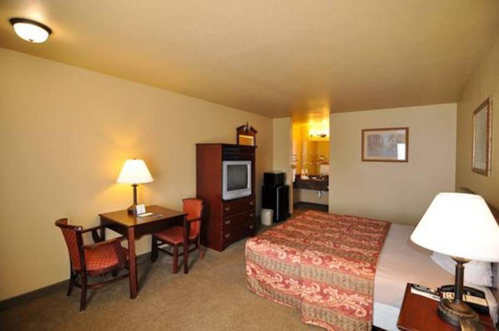 Econo Lodge Inn & Suites Greenbrier Екстериор снимка