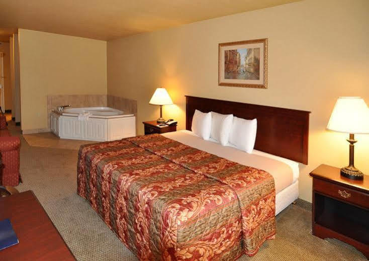 Econo Lodge Inn & Suites Greenbrier Екстериор снимка